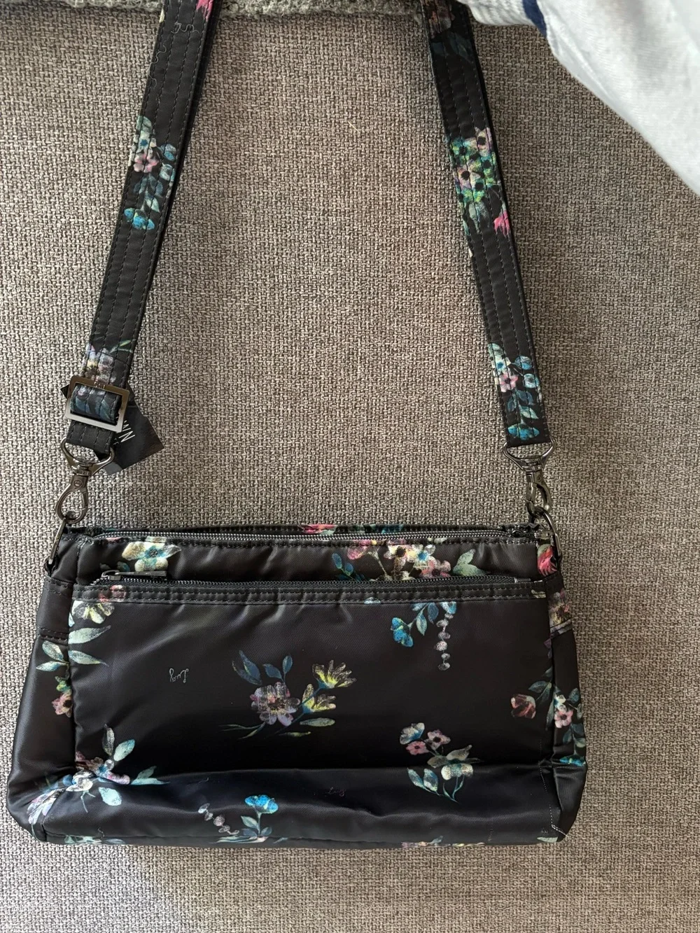 Lug Pacer crossbody - Picture 2 of 3